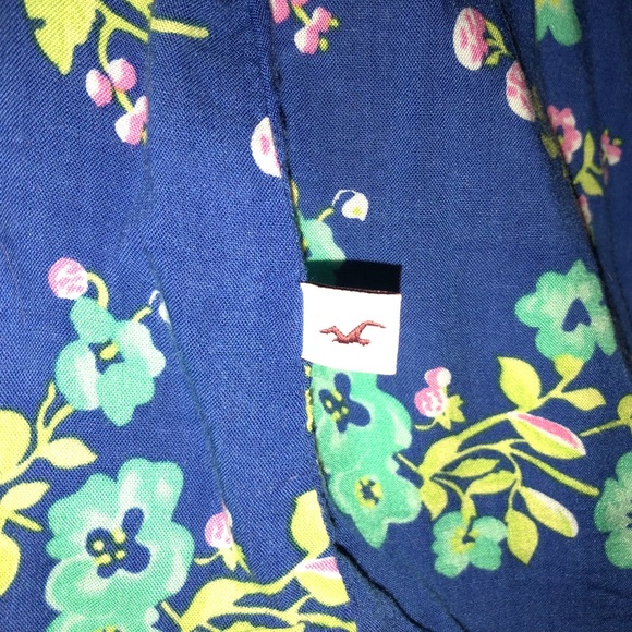 Floral Hollister Top - Picture 4 of 4